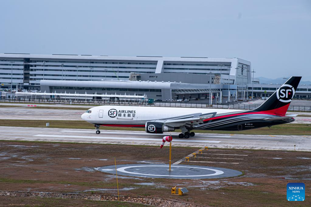 China Focus: Asia's first professional cargo hub airport put into operation in central China