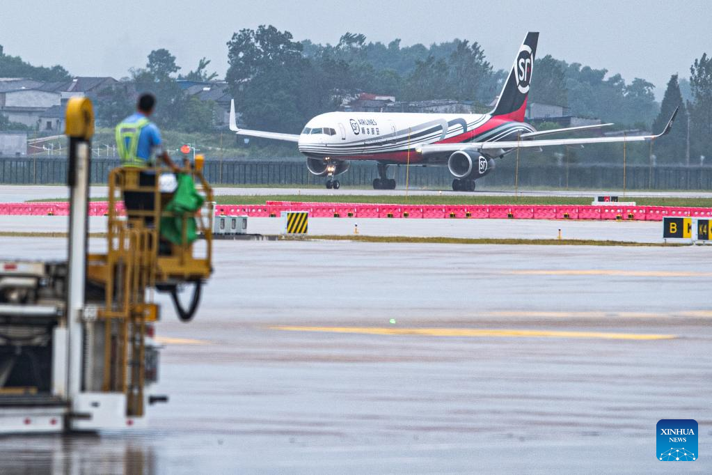 China Focus: Asia's first professional cargo hub airport put into operation in central China